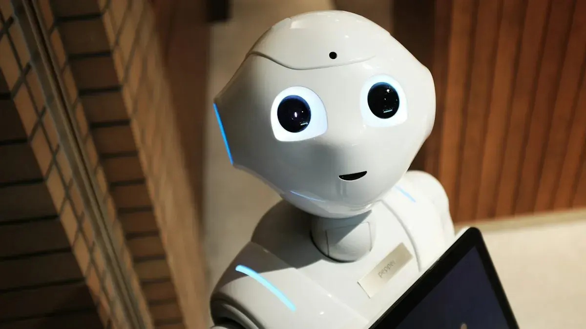 Robot putih berwajah ramah