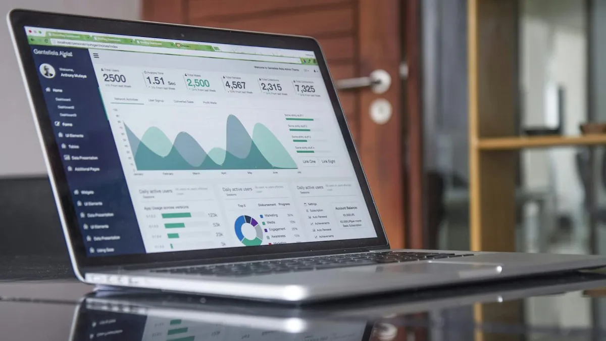 Laptop yang menampilkan grafik dan data